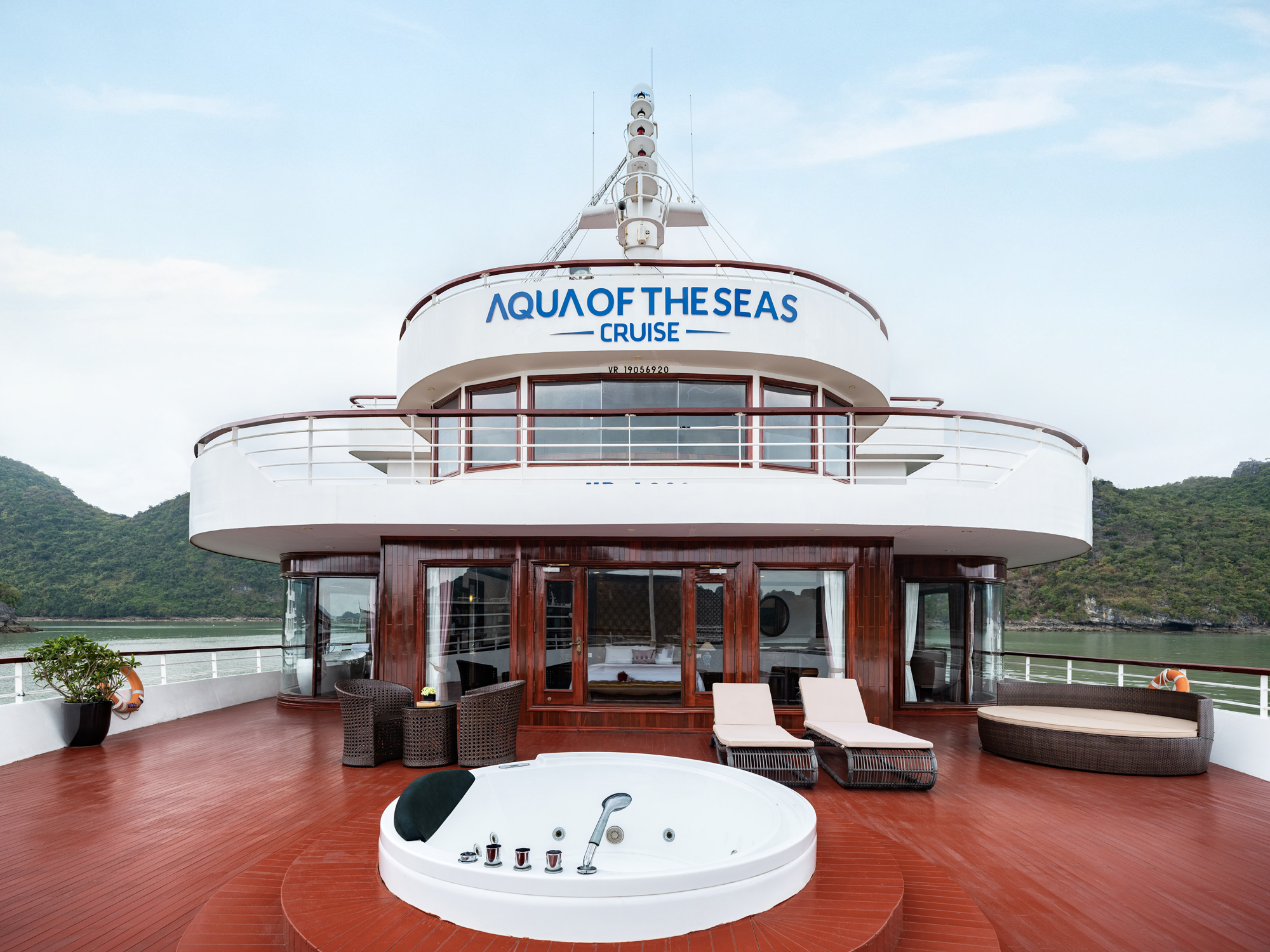 2D1N Тур | Исследуйте Залив Ха Лонг с круизом Aqua Of The Seas 5*