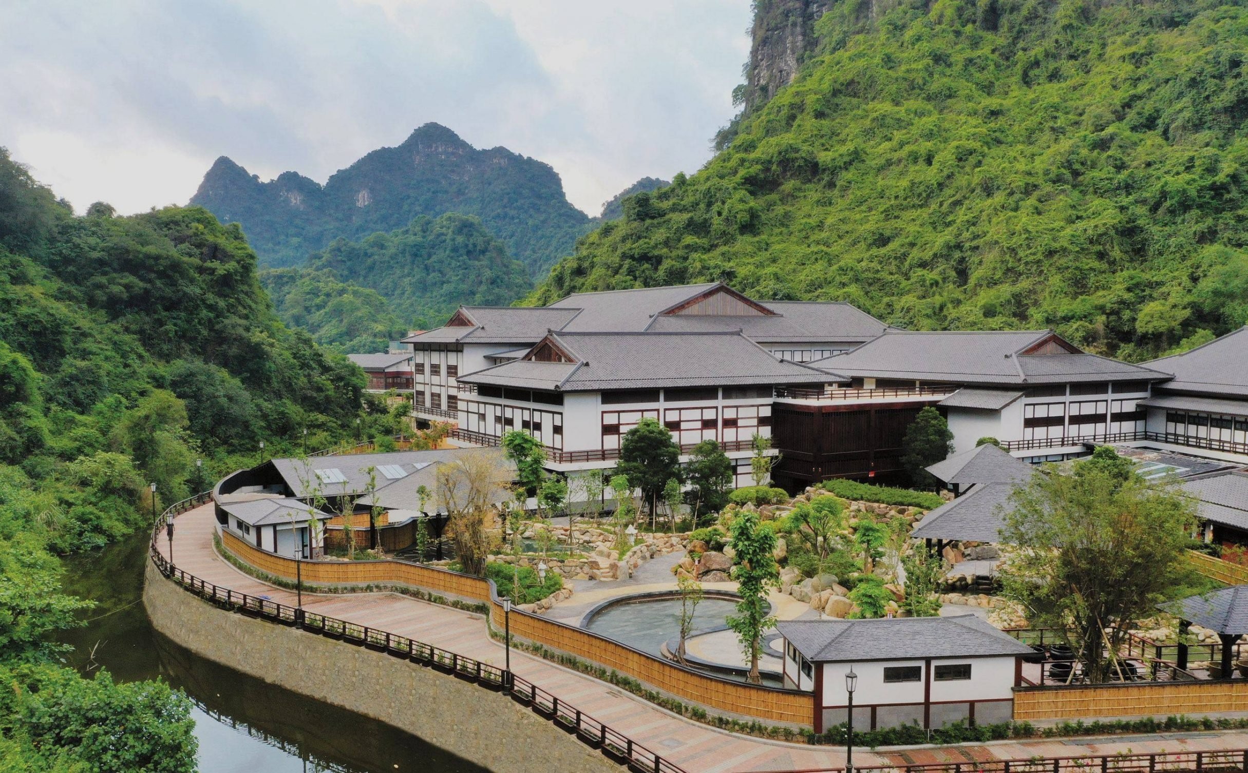 Входной билет в Yoko Onsen Quang Hanh Hot Spring Park | Quang Ninh