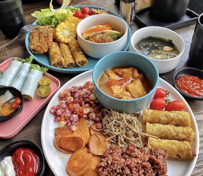 Day Tour | Explore Hanoi by Vintage Vespa or Minsk: Food, Culture & Sightseeing