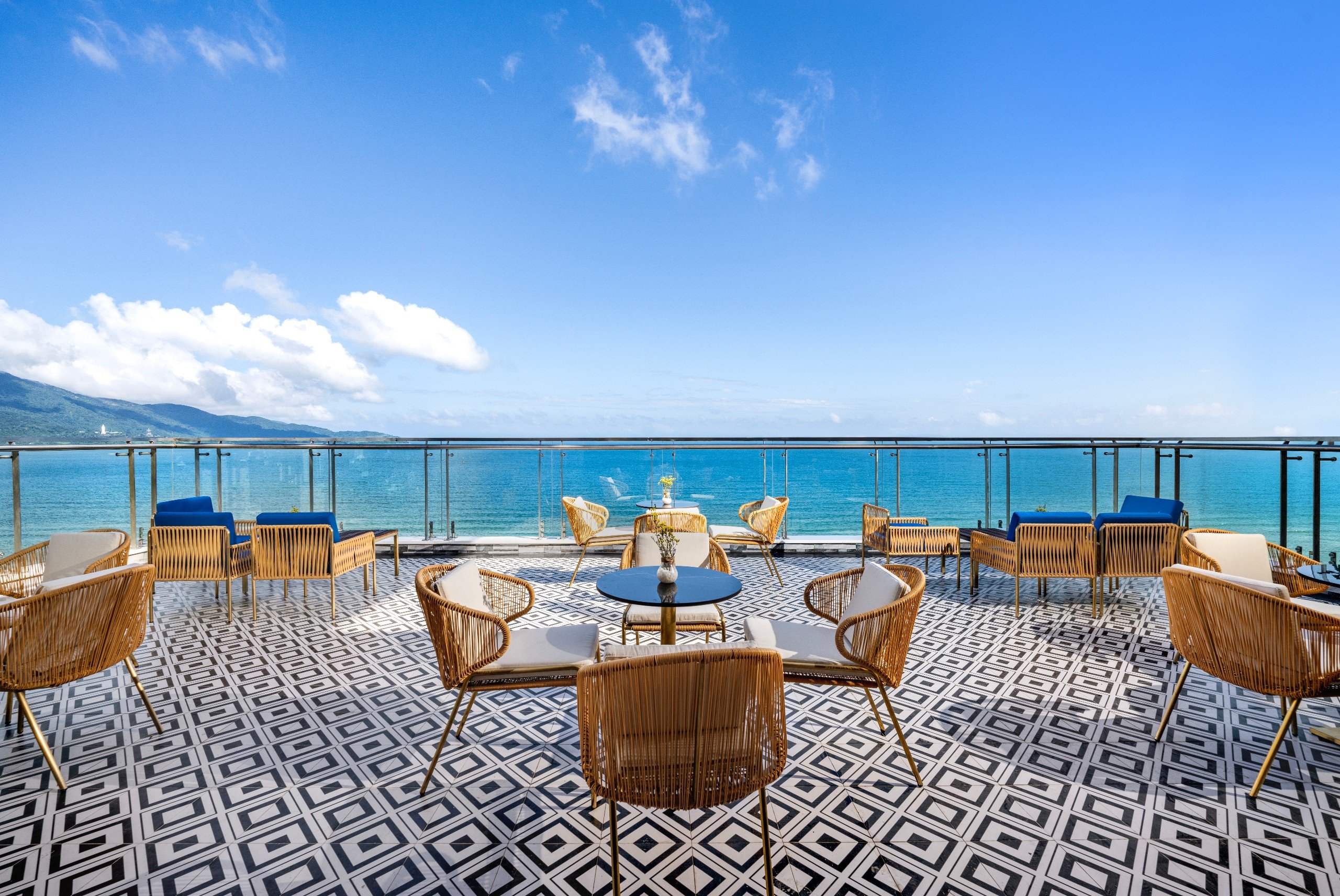 Ваучер на послеполуденный чай в BlueSun Danang Beach Hotel | Da Nang