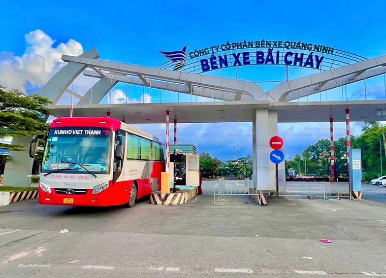 Kumho bus take passengers from Hanoi to Ha Long Bay