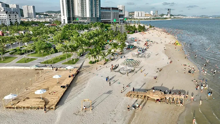 Marina beach seen from above - Imagine source: Facebook: Ha Long City
