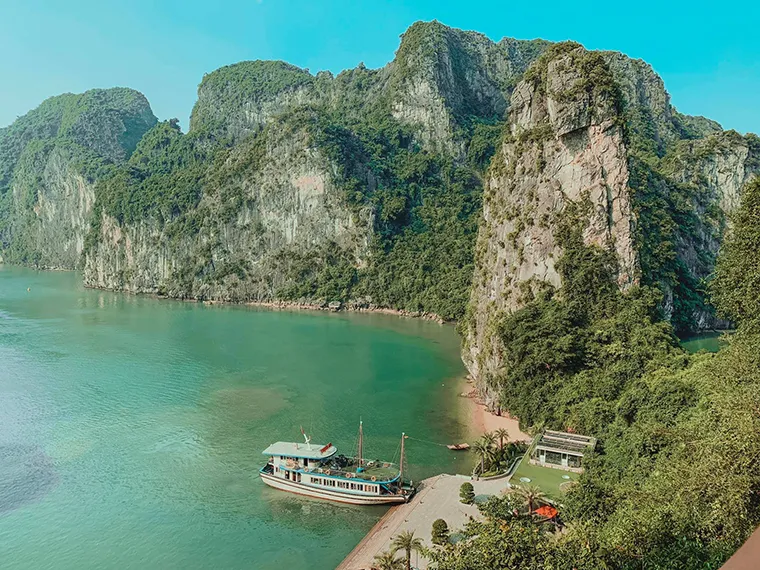 Peaceful image of the beach on Soi Sim island