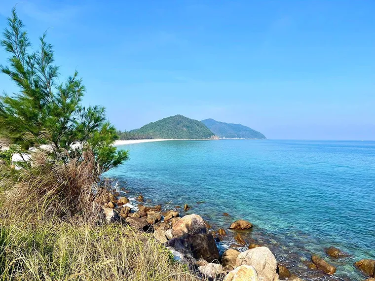 The natural, wild beauty of Minh Chau beach