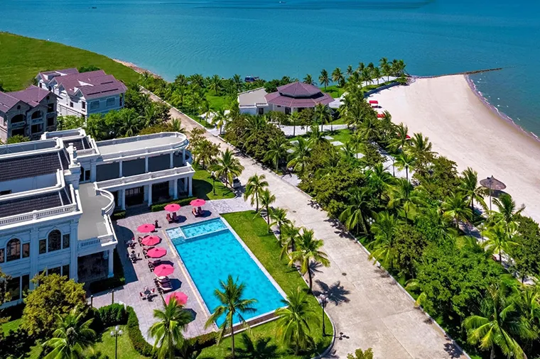 Tuan Chau beach on peaceful, clear days - Imagine source: Facebook Sau Coka 