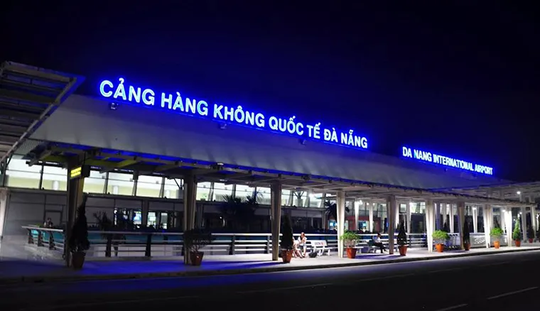 Visitors can catch a flight from Noi Bai/Cat Bi airport to Da Nang airport to travel to Hoi An