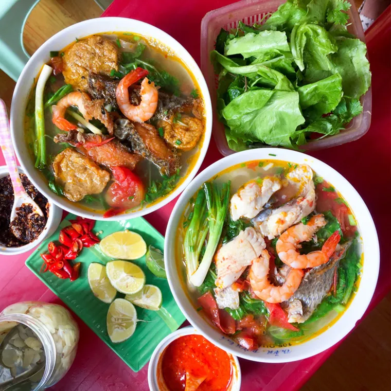 Fish noodle soup is a dish that brings together rich flavors, sweet, sour, spicy, salty
