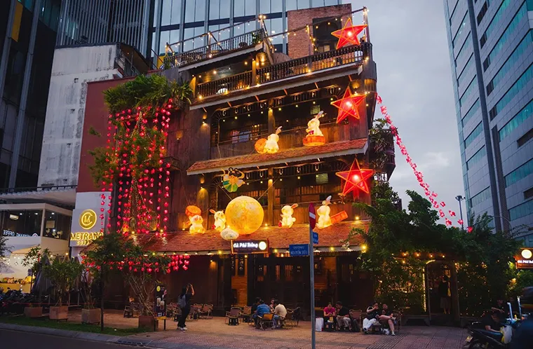 3T egg coffee with unique seasonal decoration