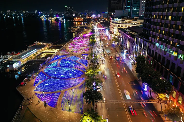 Bach Dang Wharf, a scenic spot to relax and enjoy, perfect for where to hang out in Saigon
