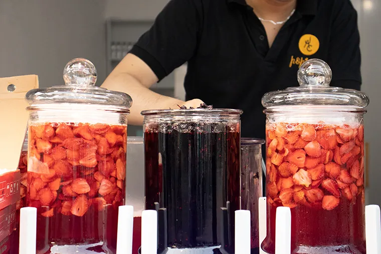 Dong Du strawberry tea is a familiar destination for young people in Ho Chi Minh City