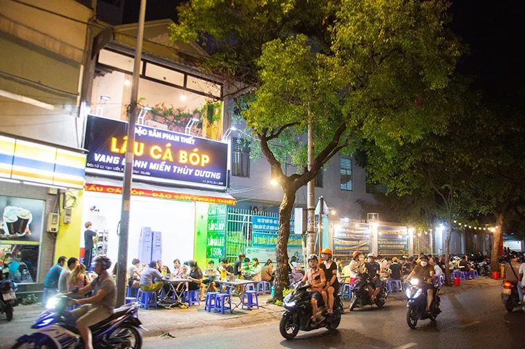 Van Kiep Street is bustling with Vietnamese specialty restaurants