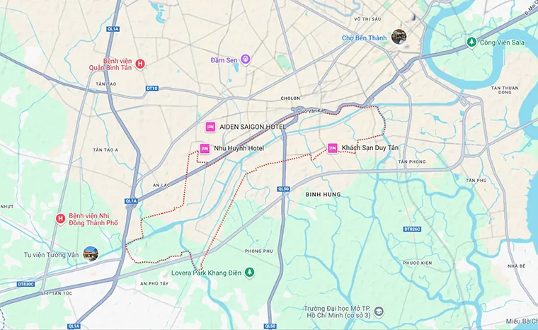 District 8 has an area stretching in the Northeast - Southwest direction, divided by an intricate system of canals.