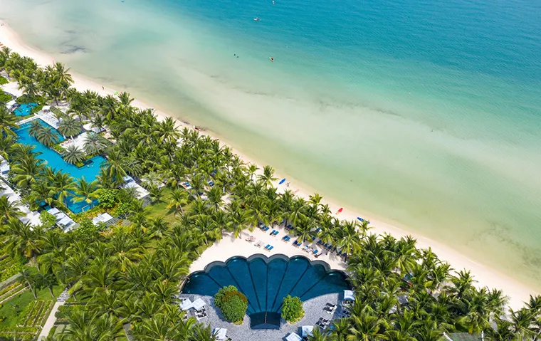 Scallop-shaped swimming pool - a highlight at JW Marriott Phu Quoc Emerald Bay