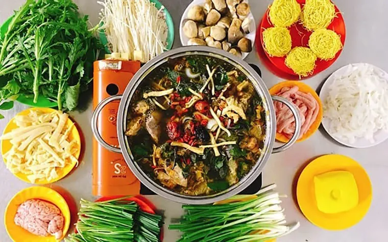 Tourists cannot miss goat hot pot when visiting Saigon