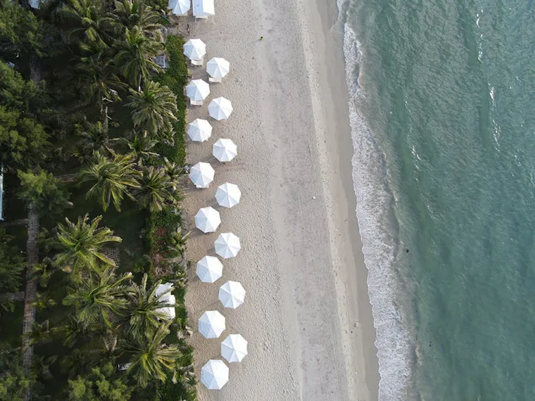 Jogging on Nha Trang beach is an ideal activity to exercise