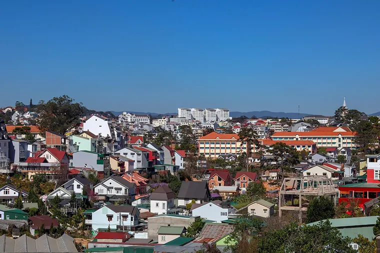 Da Nang city with its rapid urbanization rate, meets the diverse needs of tourists