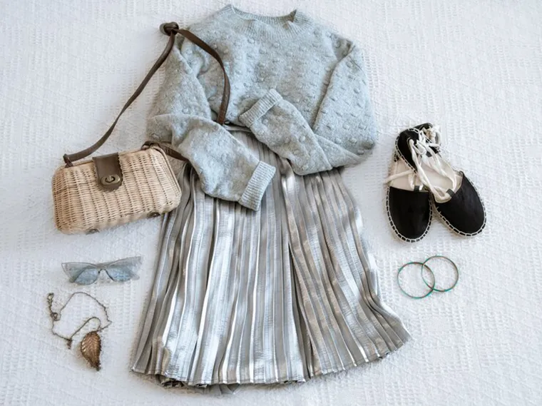 To make your trip to Da Nang more complete, you should prepare appropriate clothing.