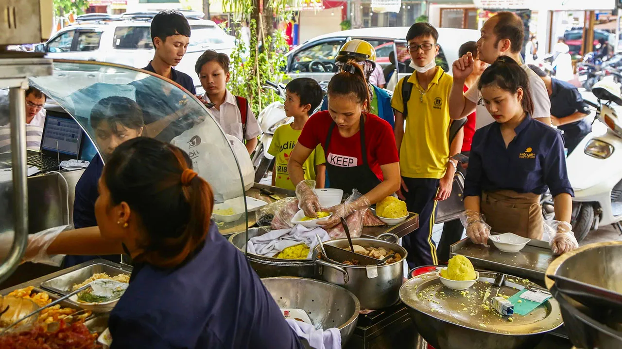Nguyen Huu Huan Street: History, Culture & Culinary