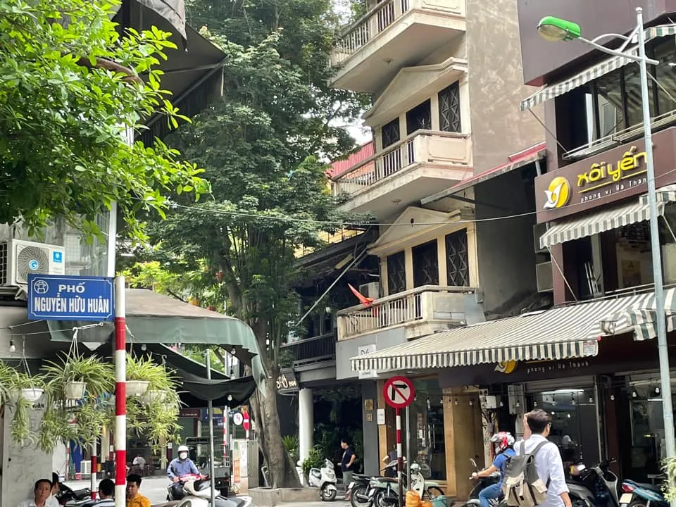 Nguyen Huu Huan Street was known as Rue Paul Bert during the French colonial period