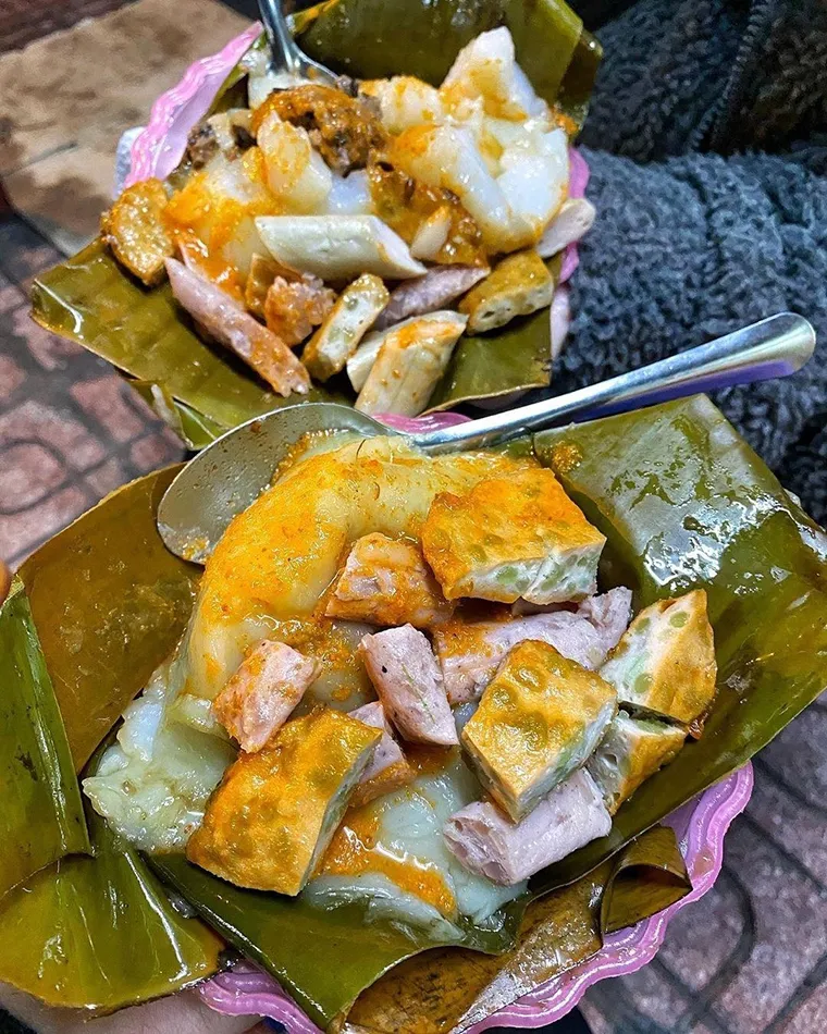 The banh gio shop is the childhood of many generations of Hanoi people