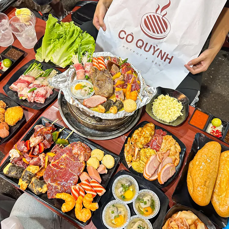 Visitors cannot miss the Hanoi street food experience