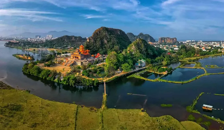 Visitors can admire the majestic natural scenery at Ngu Hanh Son.