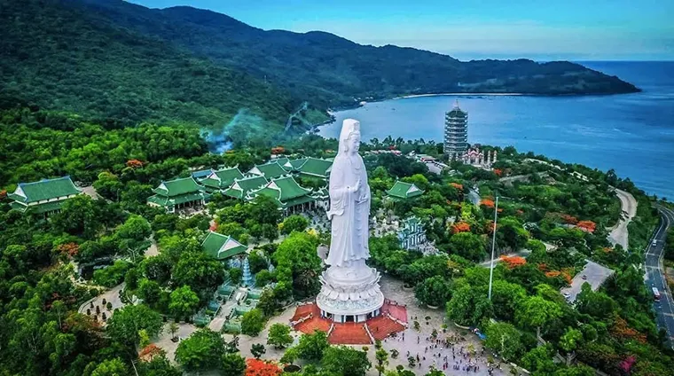 Linh Ung Pagoda is famous for the tallest Guanyin Buddha statue in Vietnam.