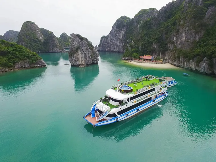 Enjoying Ha Long Bay on a luxury cruise with Joytime.