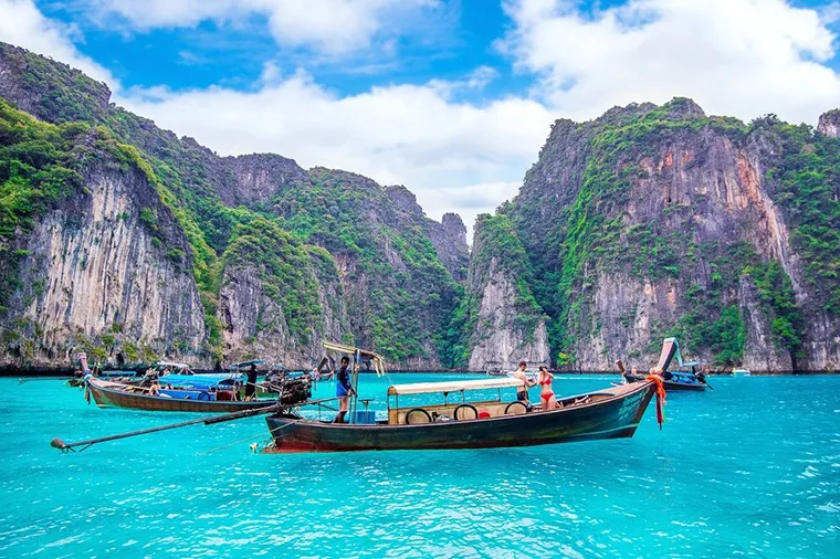 Ha Long Bay has been recognized by UNESCO as a World Natural Heritage Site.