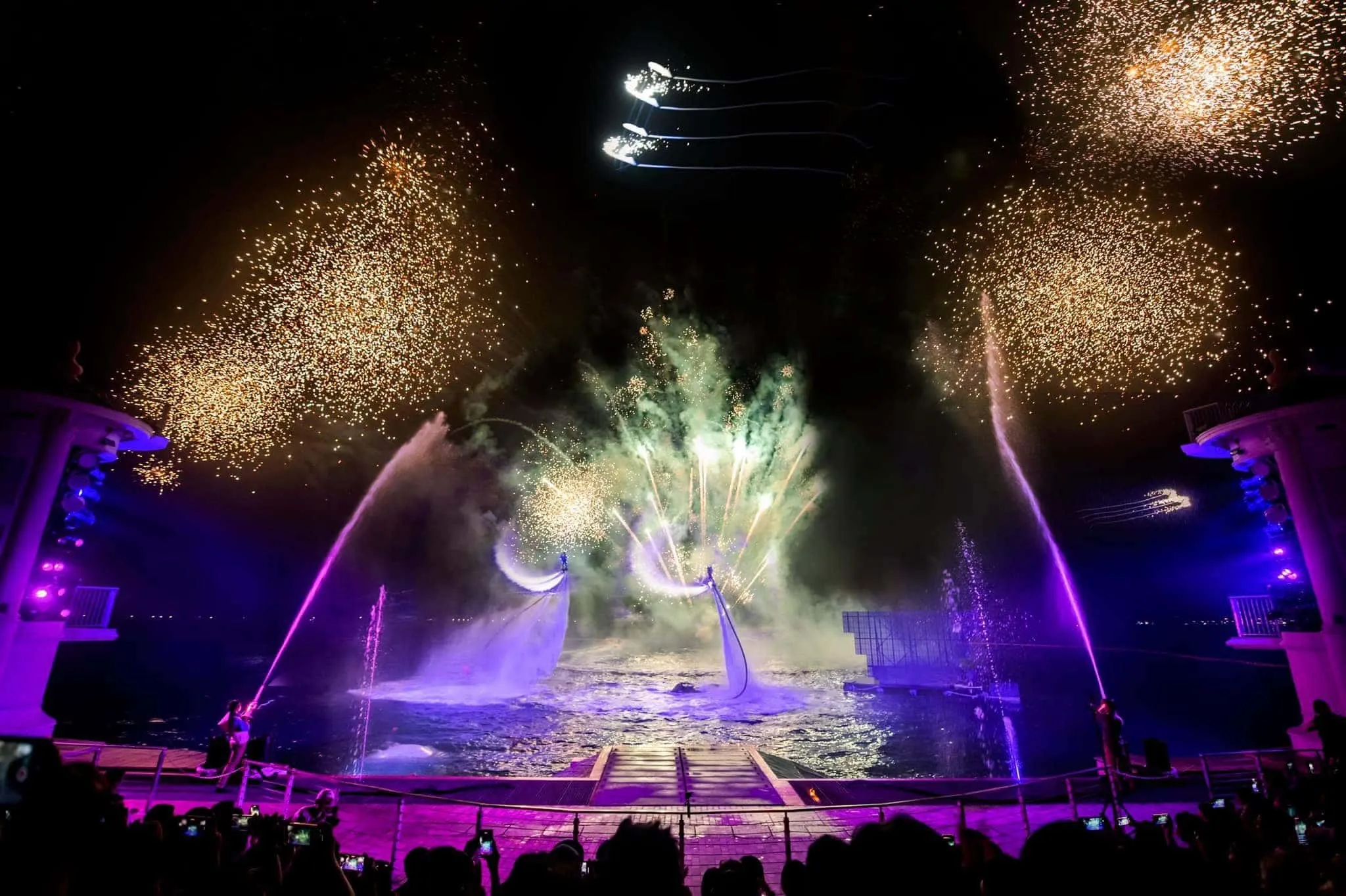 The splendor and magnificence of the water music festival - Photo Source: Fanpage VinWonders Nha Trang