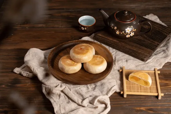 Pia cake is one of the specialty cakes of Southern Vietnam. - Photo Source: Shutterstock