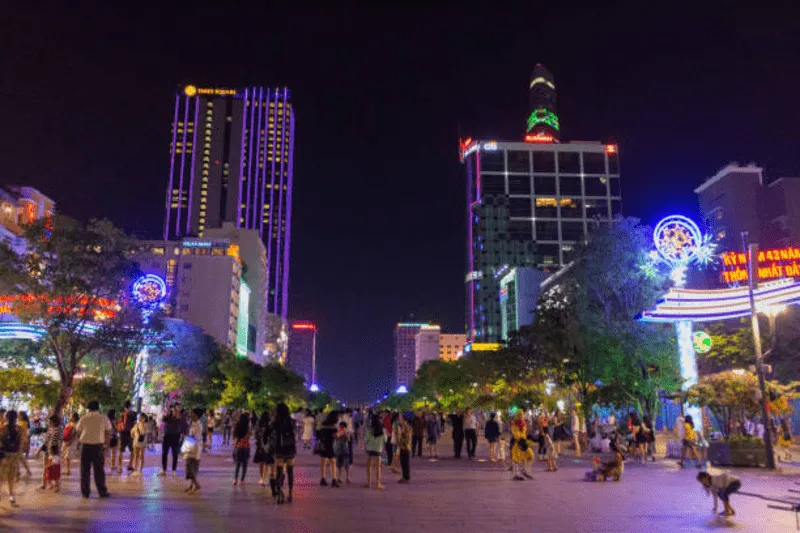 Visitors can immerse themselves in the bustling pace of life in Saigon at Nguyen Hue Walking Street. - Photo Source: iStock