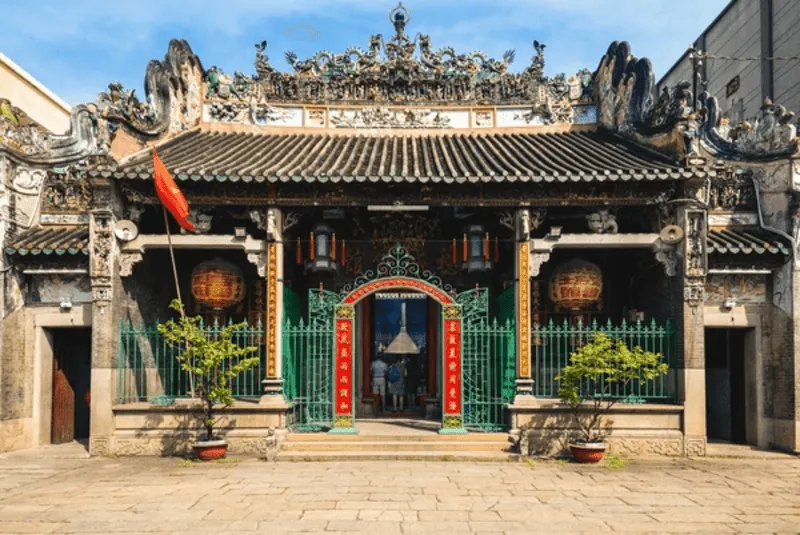 Visitors can visit Thien Hau Temple after exploring the Cholon areas. - Photo Source: Shutterstock