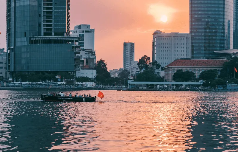 With this experience, you will feel free and relaxed when gliding on the Saigon River. - Photo Source: Pexels