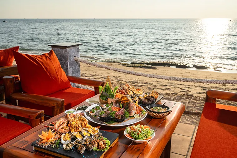 Beautiful sea view with an attractive buffet at Seashell Phu Quoc restaurant