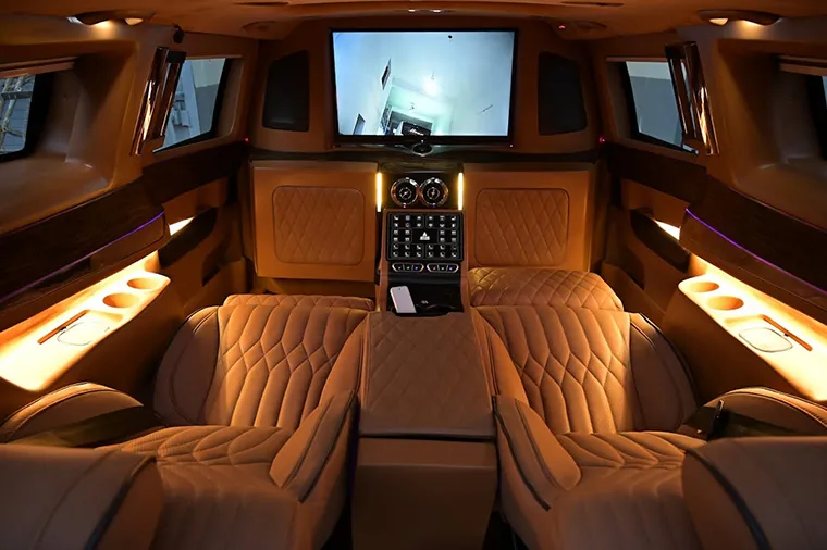 Limousines usually have spacious space and many convenient amenities, providing maximum comfort for passengers.