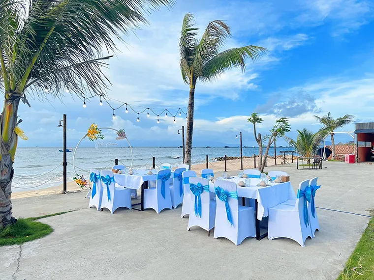View directly to the sea at Gio Bien restaurant
