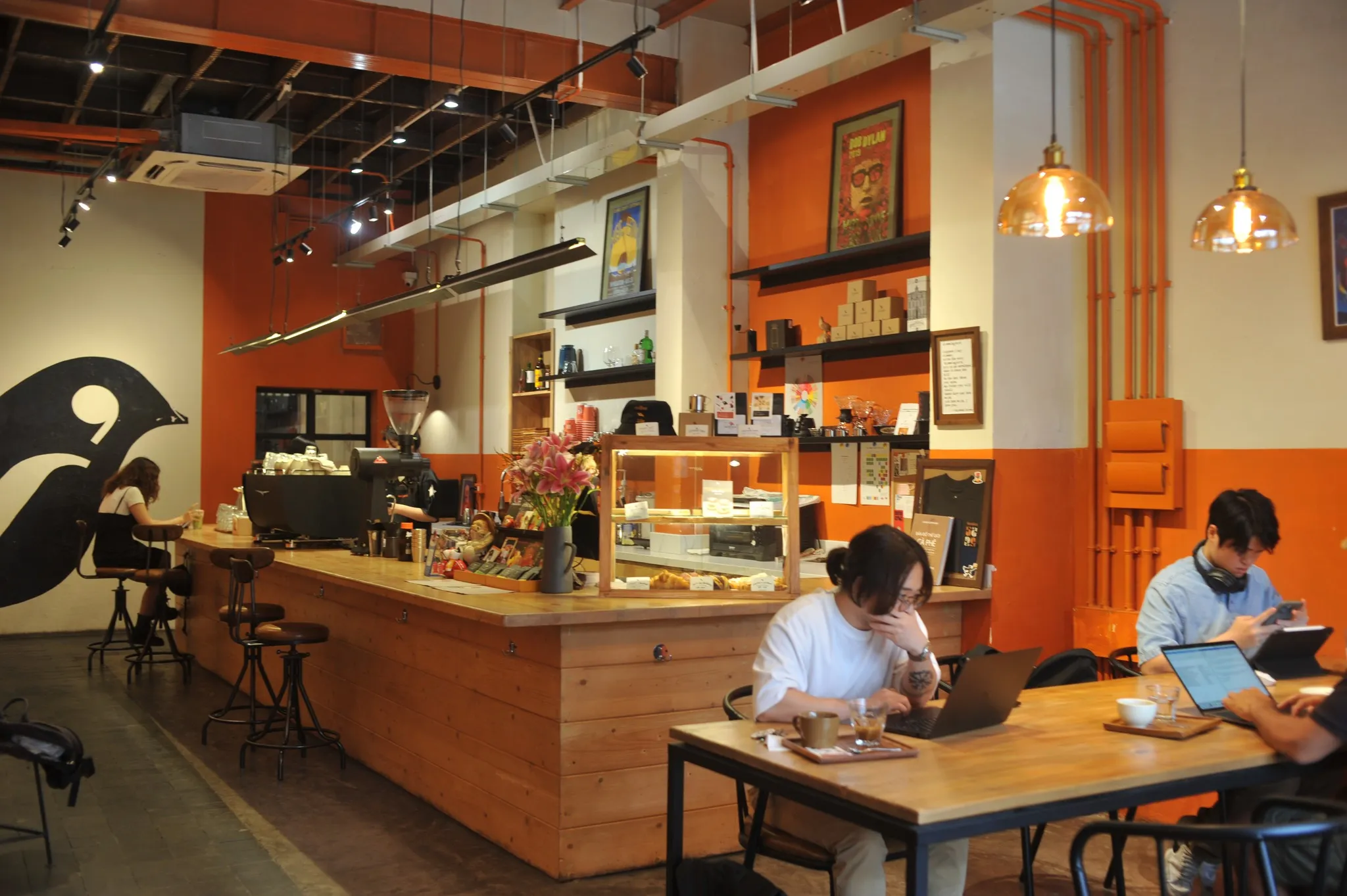 A welcoming spot with rich, aromatic coffee and a nostalgic Hanoi vibe - Photo Source:Blackbird Coffee