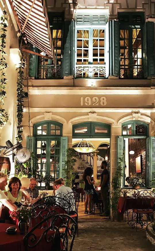 Savor French-Vietnamese fusion dishes in a beautifully restored colonial villa full of charm - Photo Source: Fanpage Green Tangerine