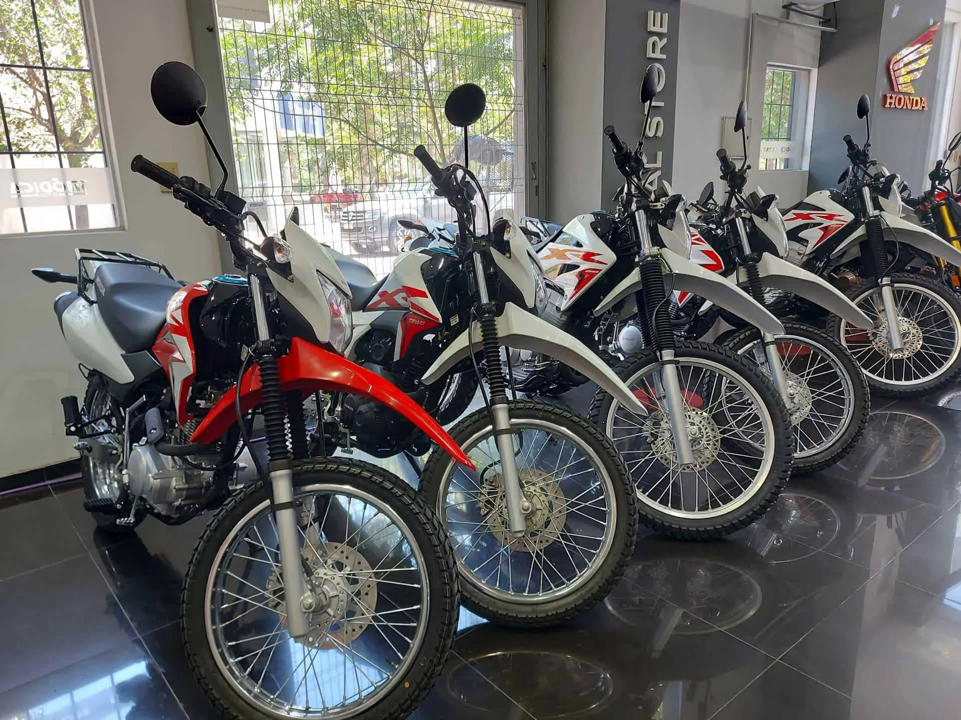 Choose the right bike for your journey: automatic for ease, semi-automatic for control, and manual for adventure - Photo Source: Rental Motorbike Hanoi