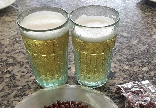 Try bia hơi (fresh beer), Hanoi Beer, Saigon Beer, or international brands like Heineken and Tiger - Photo Source: website thegioitiepthi.danviet.vn