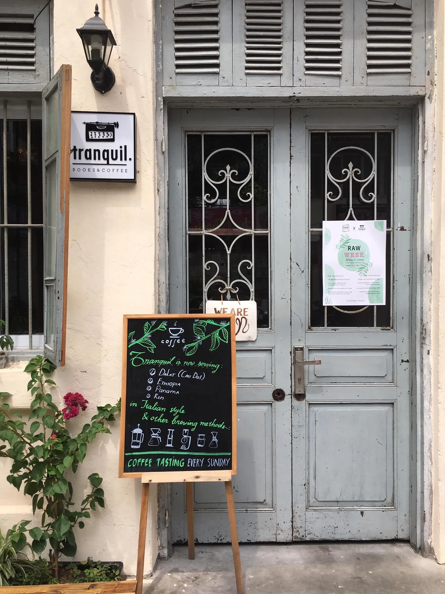 A peaceful escape for book lovers, featuring quality brews and intimate music nights - Photo Source: Fanpage A cafe Specialty coffee