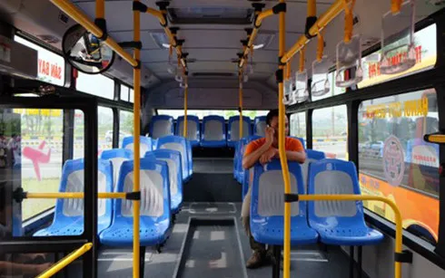 Opting for airport buses is not only cost-effective but also environmentally friendly - Photo Source: website dienbientv.vn