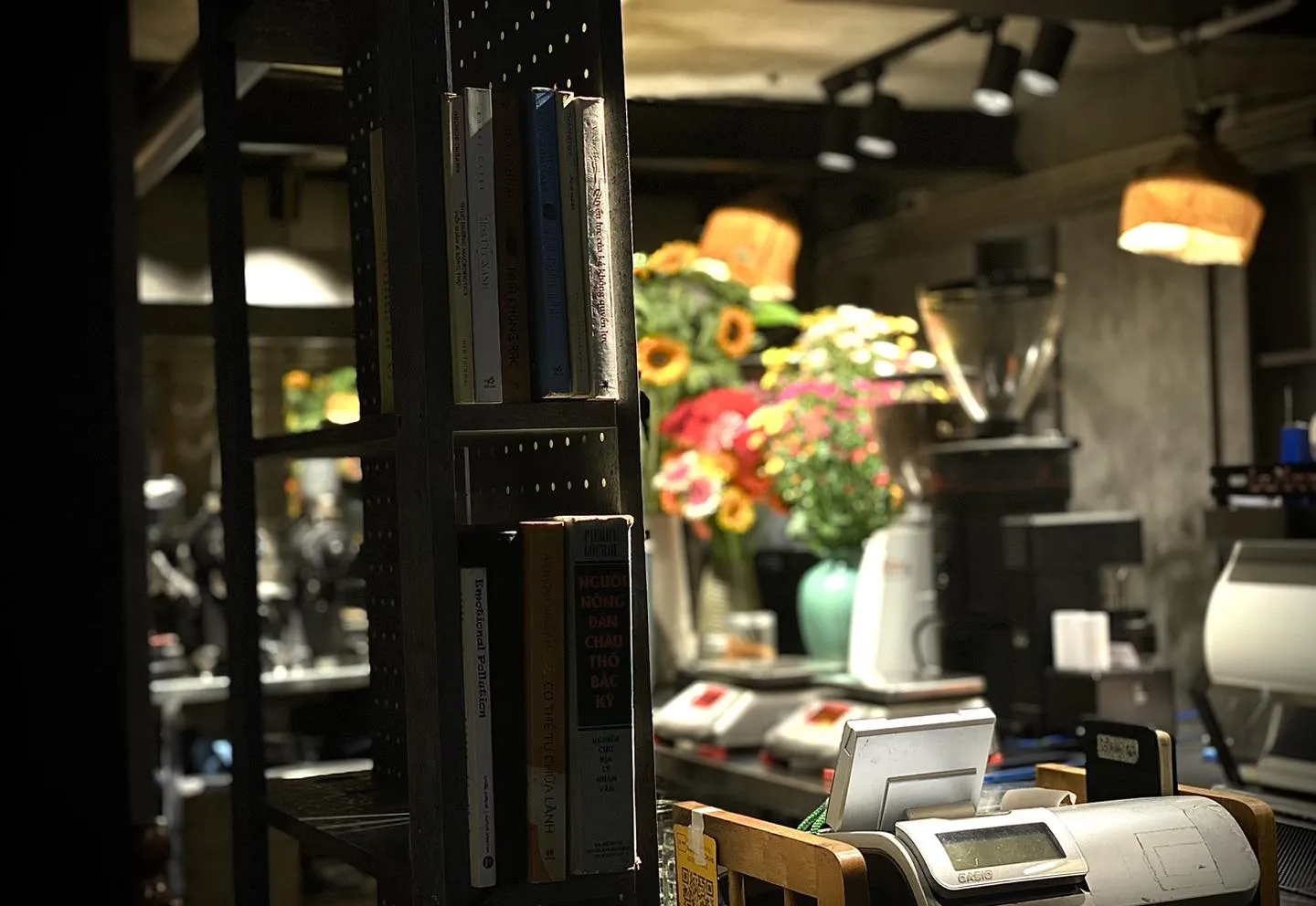 Discover creative takes on Vietnamese coffee in a charming alleyway retreat - Photo Source: Fanpage RENG RENG CAFÉ