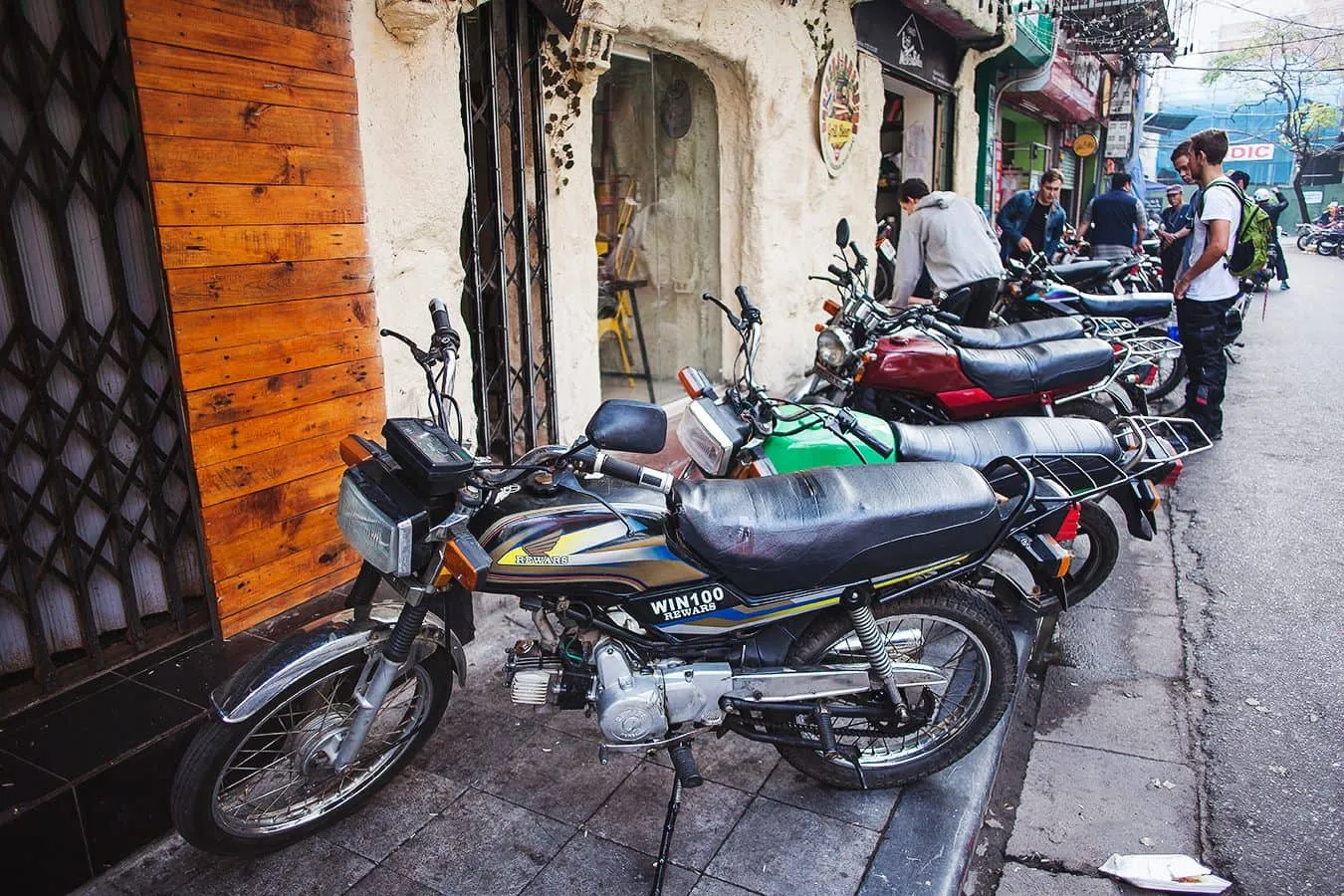 Inspect your bike, choose reputable rental shops, and beware of fake police scams - Photo Source: Hanoi Motorbikes