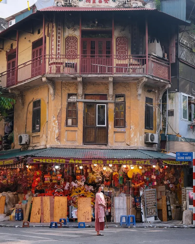 Hanoi is safe and friendly for foreign tourists.