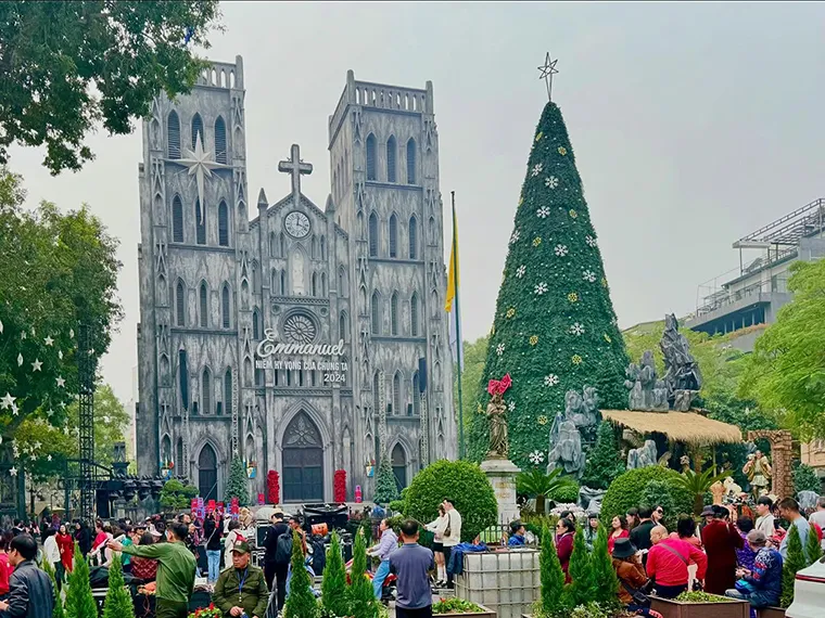 The bustling atmosphere at St. Joseph's Cathedral during Christmas