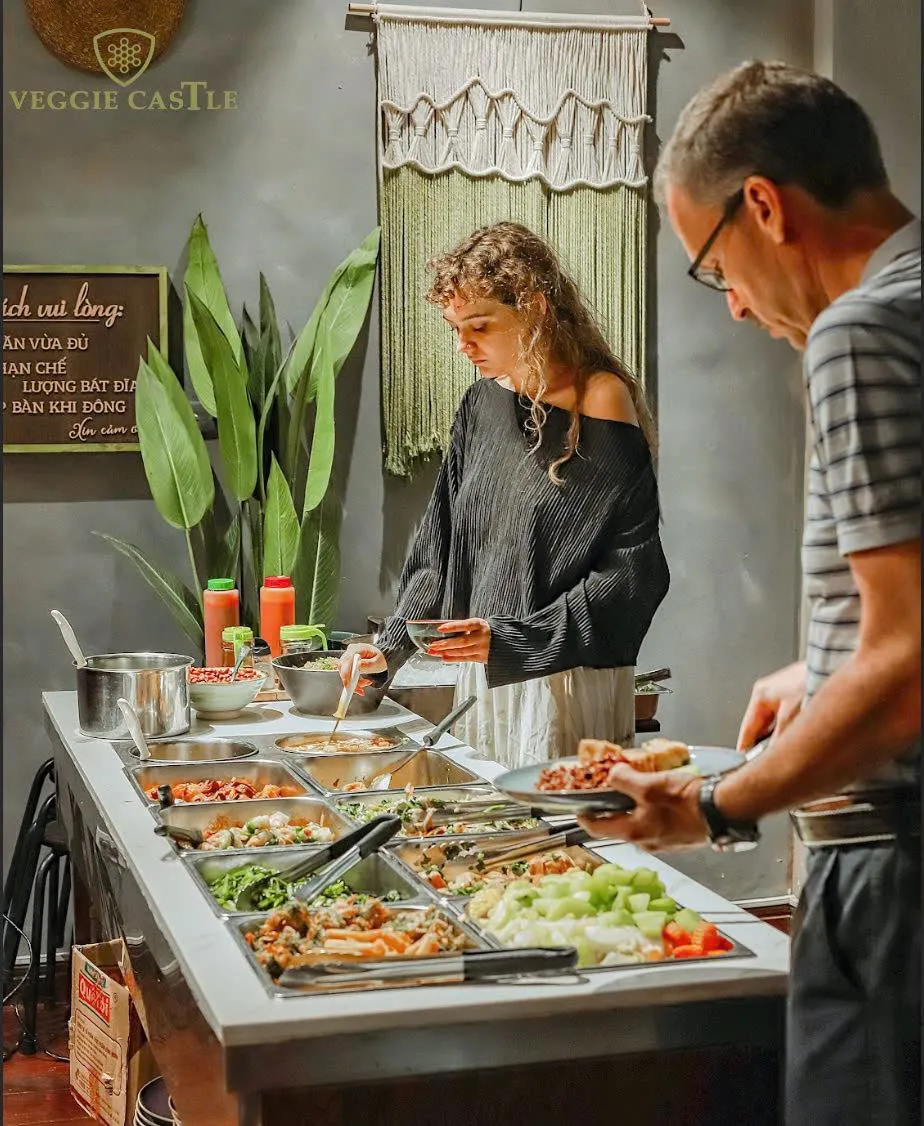 Cozy, plant-based restaurant with relaxing instrumental music - Photo Source: Veggie Castle - Nhà hàng chay Vegan
