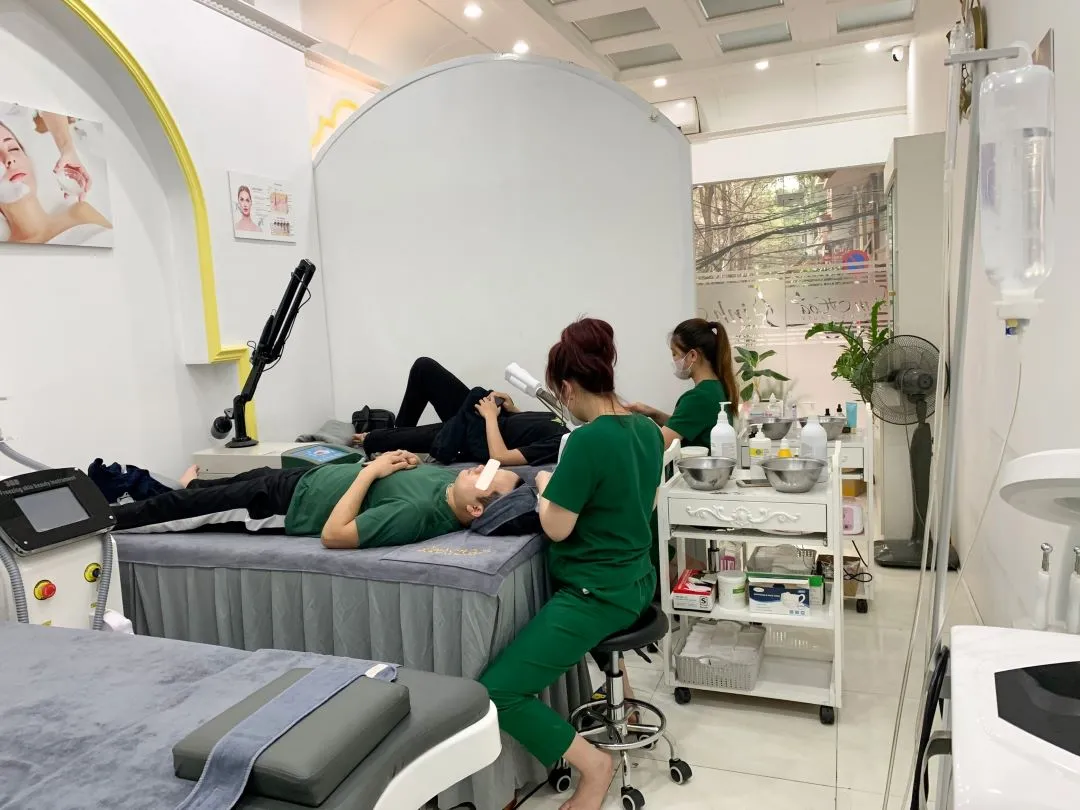 With 20+ years of experience, this spa provides premium skincare and beauty treatments in a tranquil setting - Photo Souce: Linh Hoa Spa & Beauty
