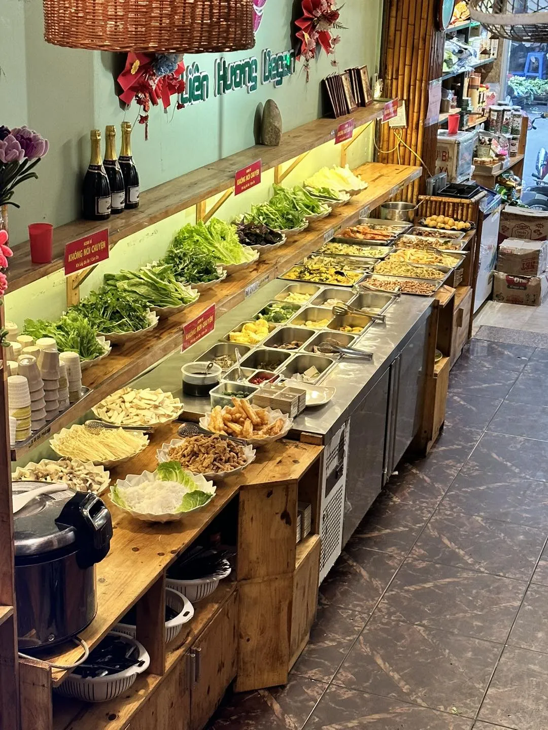 Famous for vegetarian hotpot and kimchi broth - Photo Source: Buffet lẩu chay - Liên Hương Vegan restaurant